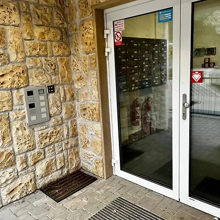 Prague Airport Apartamento Tuchomerice